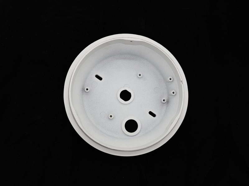 Jakie wymagania ochronne muszą spełniać odlewy ciśnieniowe opraw oświetleniowych do użytku zewnętrznego?